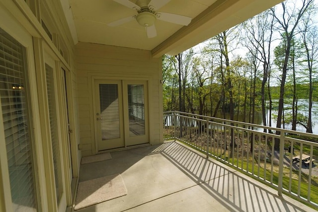 balcony featuring a ceiling fan