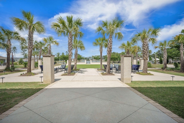 331 Fish Creek Ct, Summerville, SC 29486 - surrounding community featuring a lawn