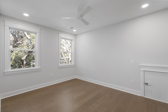 empty room featuring dark hardwood / wood-style floors and ceiling fan