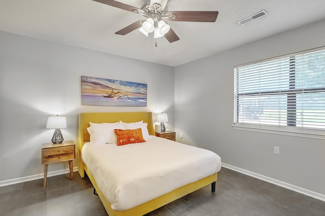 bedroom featuring ceiling fan and a textured ceiling