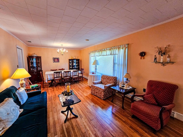 living room featuring light hardwood / wood-style floors, a notable chandelier, and crown molding