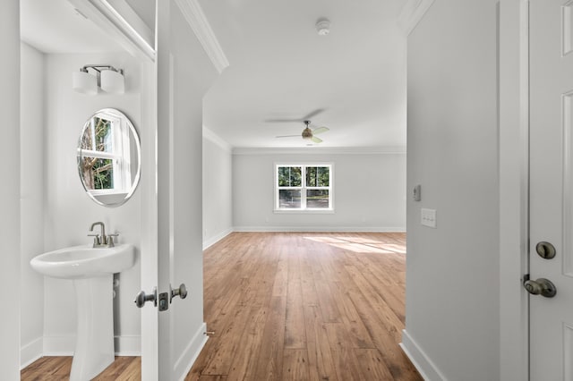 bathroom with a wealth of natural light, ceiling fan, hardwood / wood-style floors, and crown molding