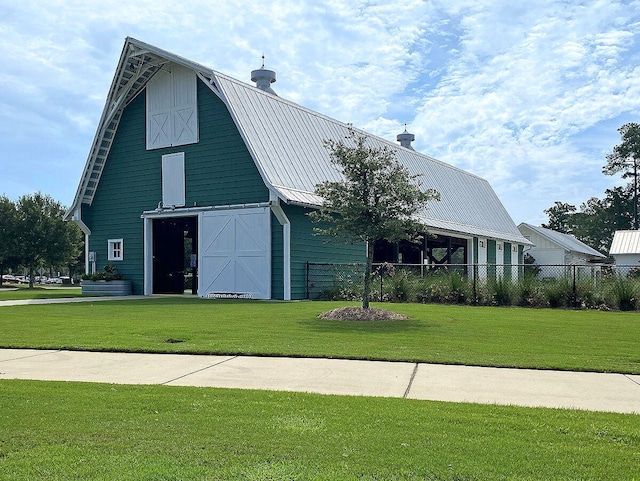 view of front facade featuring a front lawn