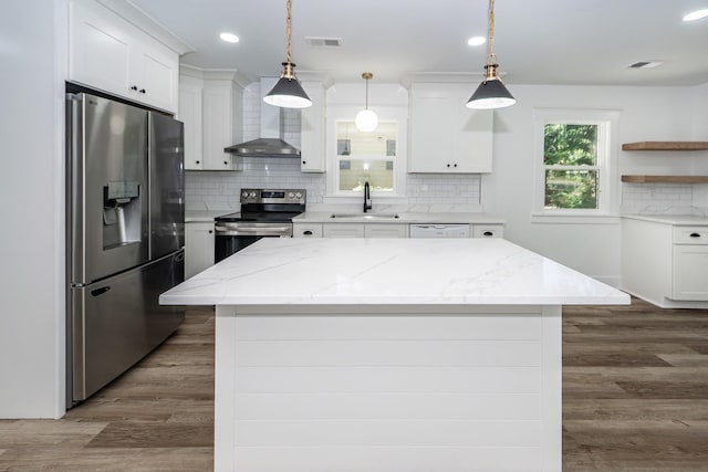 2219 Eagle Dr, North Charleston, SC 29406 - kitchen featuring a sink, appliances with stainless steel finishes, dark wood-style floors, and visible vents