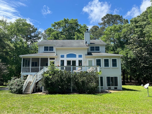 view of front of home featuring a front lawn