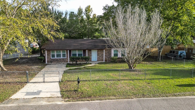 view of front facade featuring a front yard