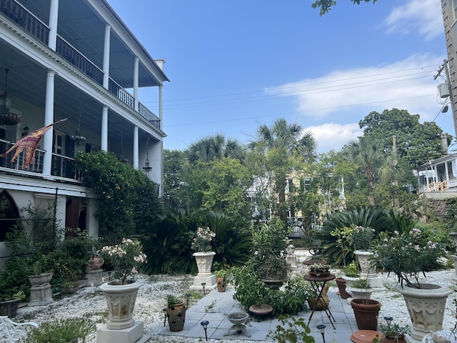 81 Rutledge Ave, Charleston, SC 29401 - view of yard with a patio area