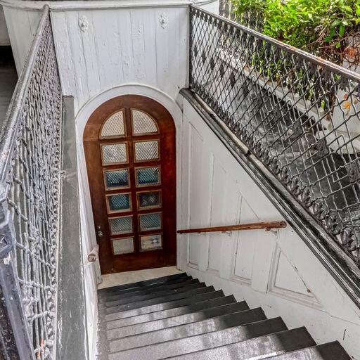 81 Rutledge Ave, Charleston, SC 29401 - view of staircase