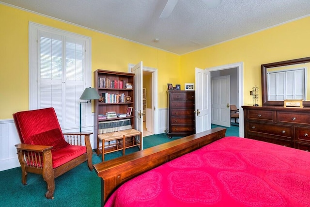 bedroom with carpet flooring, ceiling fan, and a textured ceiling