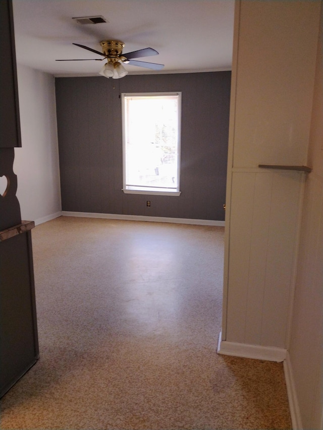 empty room featuring ceiling fan