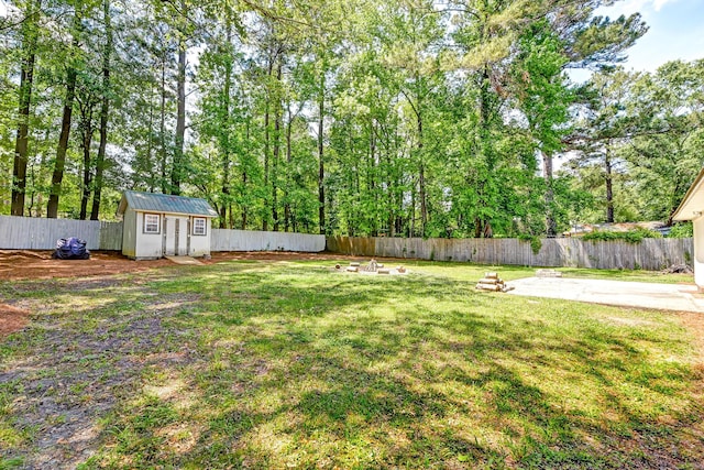 403 Forest Cir, Summerville, SC 29483 - view of yard featuring an outdoor structure, a fenced backyard, and a storage shed
