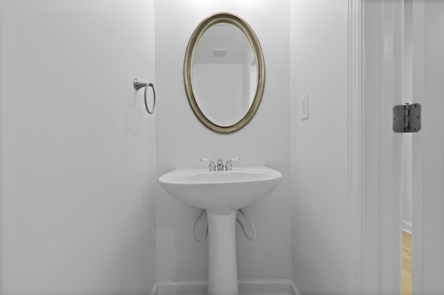 132 Fresh Meadow Ln, Mount Pleasant, SC 29466 - bathroom with baseboards