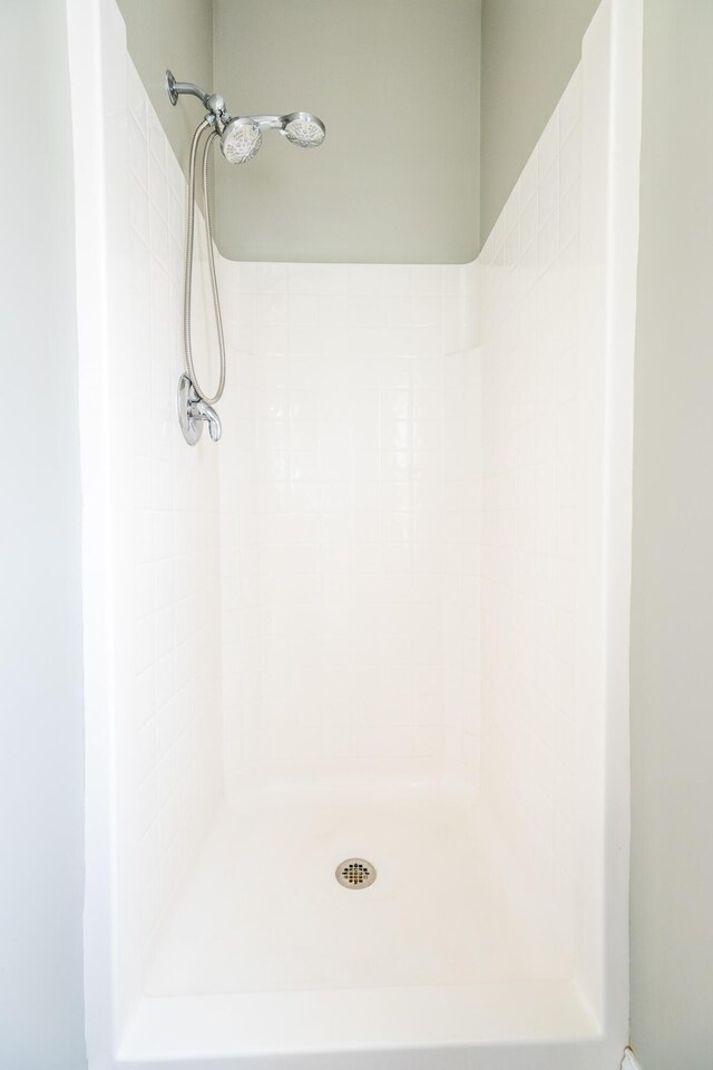 7812 Spring Creek Rd, North Charleston, SC 29418 - full bath featuring a shower