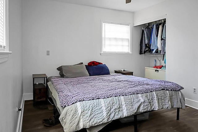 bedroom featuring wood finished floors, baseboards, and ceiling fan