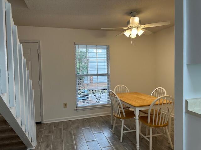 dining space with ceiling fan