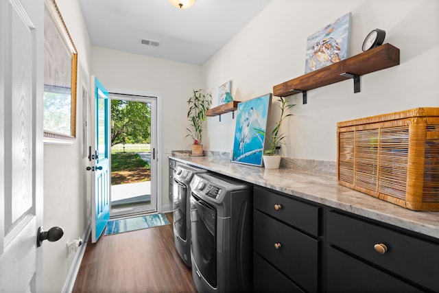 laundry room featuring baseboards, dark wood-style floors, visible vents, laundry area, and washing machine and clothes dryer