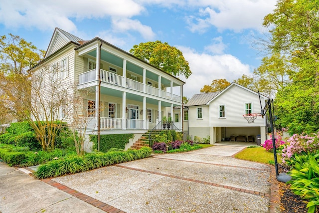 view of front of property featuring a carport