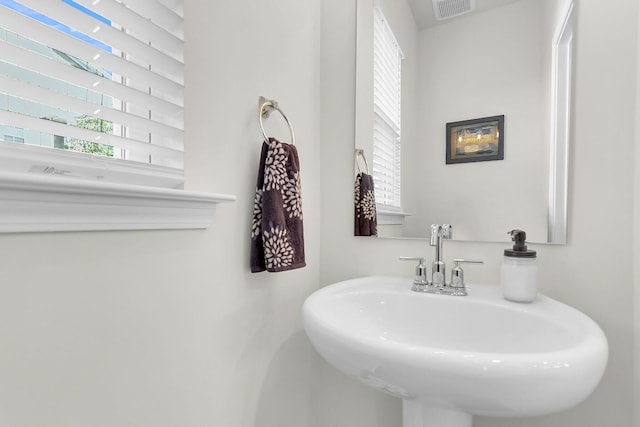 bathroom featuring sink