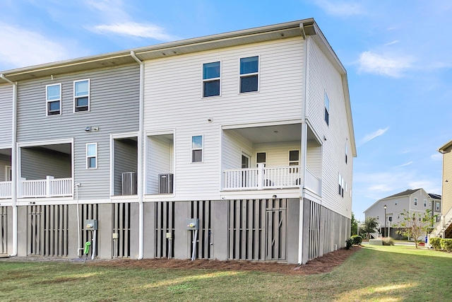 681 Mclernon Trce, Johns Island, SC 29455 - back of property with a lawn