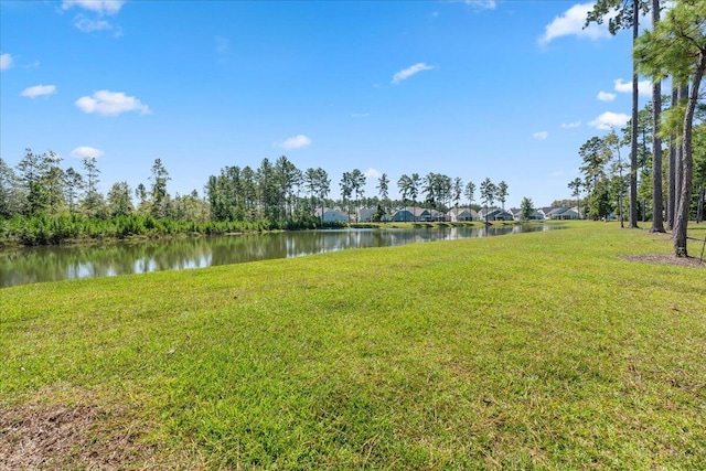 view of yard featuring a water view