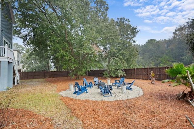 view of yard featuring a fire pit