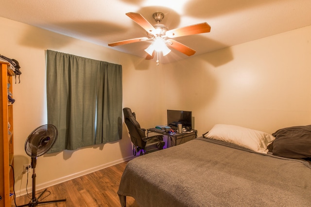 bedroom featuring dark wood-type flooring and ceiling fan