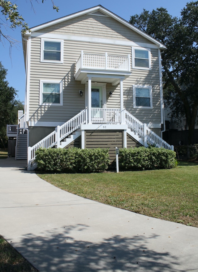 view of front of home featuring a front lawn