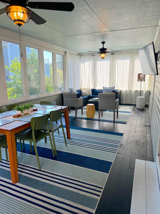 sunroom / solarium with ceiling fan