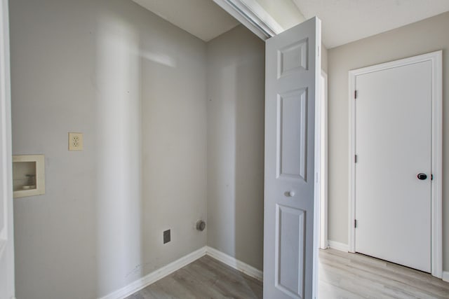 laundry room featuring light wood-type flooring, baseboards, laundry area, and washer hookup