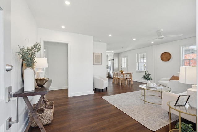 living area featuring recessed lighting, baseboards, dark wood finished floors, and ceiling fan