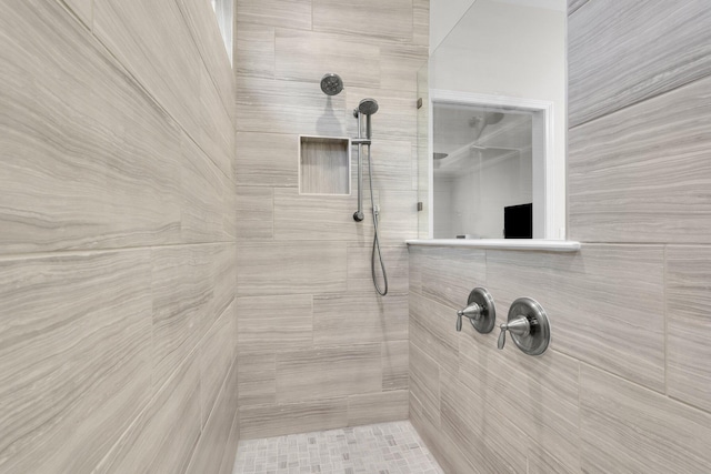 bathroom featuring tiled shower