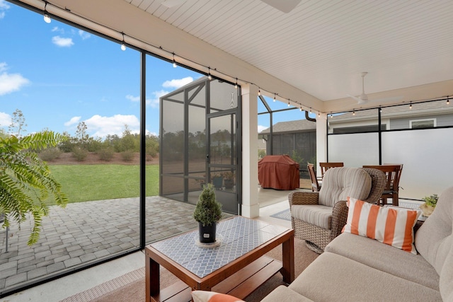 sunroom / solarium with ceiling fan