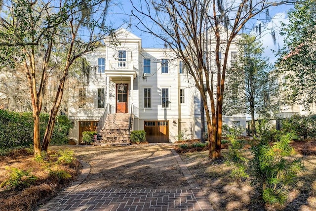 view of front of property featuring decorative driveway