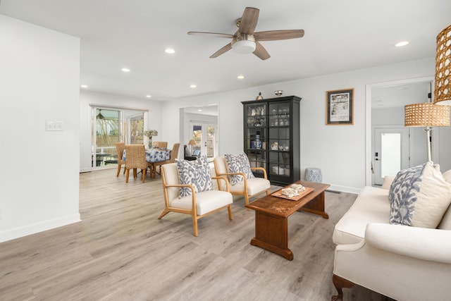 living room with recessed lighting, baseboards, light wood finished floors, and ceiling fan