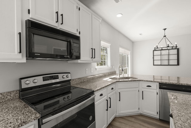 132 E Hartwick Ln, Goose Creek, SC 29445 - kitchen featuring a sink, stainless steel appliances, white cabinetry, and a chandelier