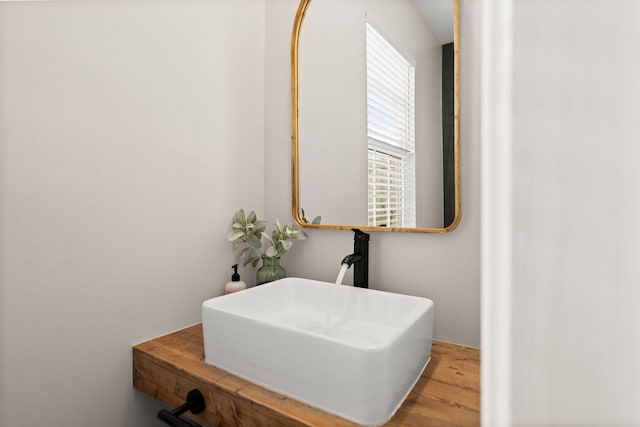 bathroom featuring sink