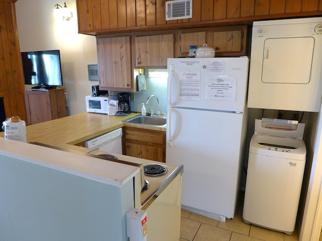 237 Driftwood Ln, Edisto Island, SC 29438 - kitchen with white appliances, visible vents, light tile patterned flooring, light countertops, and a sink