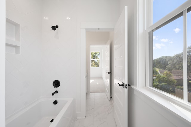 bathroom featuring tiled shower / bath combo