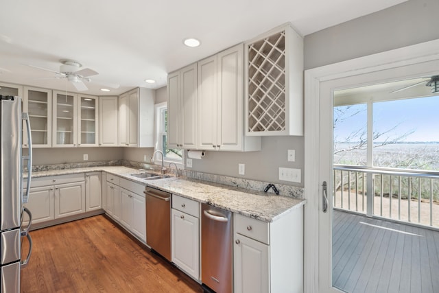 kitchen featuring recessed lighting, light wood-style flooring, appliances with stainless steel finishes, a ceiling fan, and a sink