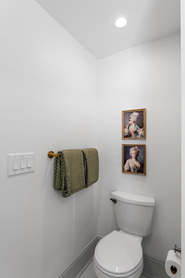 80 Smith St, Charleston, SC 29401 - bathroom featuring baseboards and toilet