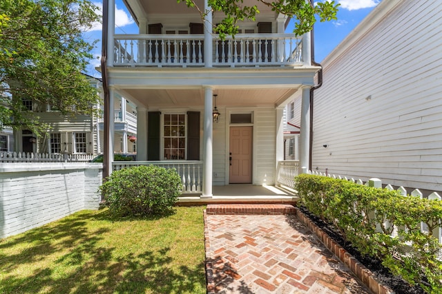80 Smith St, Charleston, SC 29401 - property entrance featuring a balcony and covered porch