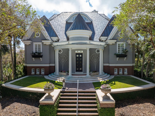 view of front facade featuring a front yard and a porch