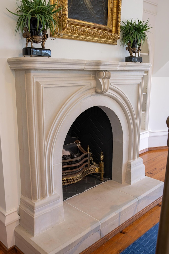 details with hardwood / wood-style flooring