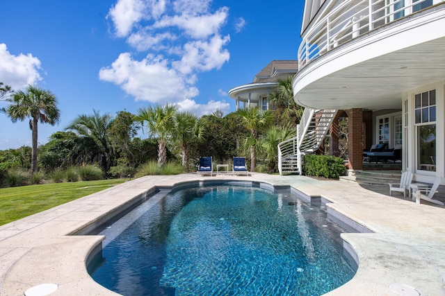 view of swimming pool featuring a patio