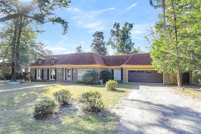 view of front of house featuring a front lawn and a garage