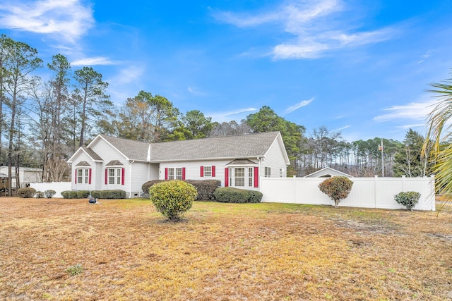 view of front facade with a front yard