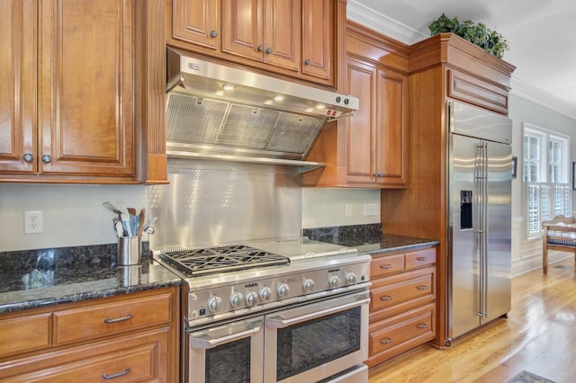 750 Navigators Run, Mount Pleasant, SC 29464 - kitchen featuring high quality appliances, under cabinet range hood, ornamental molding, light wood-type flooring, and brown cabinetry