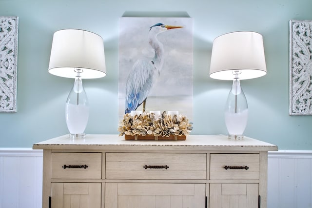 6159 Fieldstone Cir, Charleston, SC 29414 - detailed view of wainscoting and a decorative wall