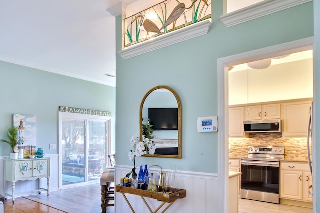 6159 Fieldstone Cir, Charleston, SC 29414 - kitchen featuring stainless steel appliances, light wood-type flooring, a wainscoted wall, crown molding, and tasteful backsplash