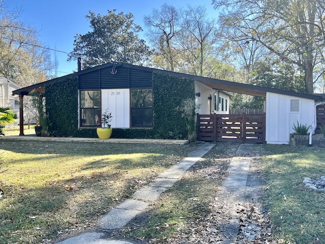 view of front of home with a front yard